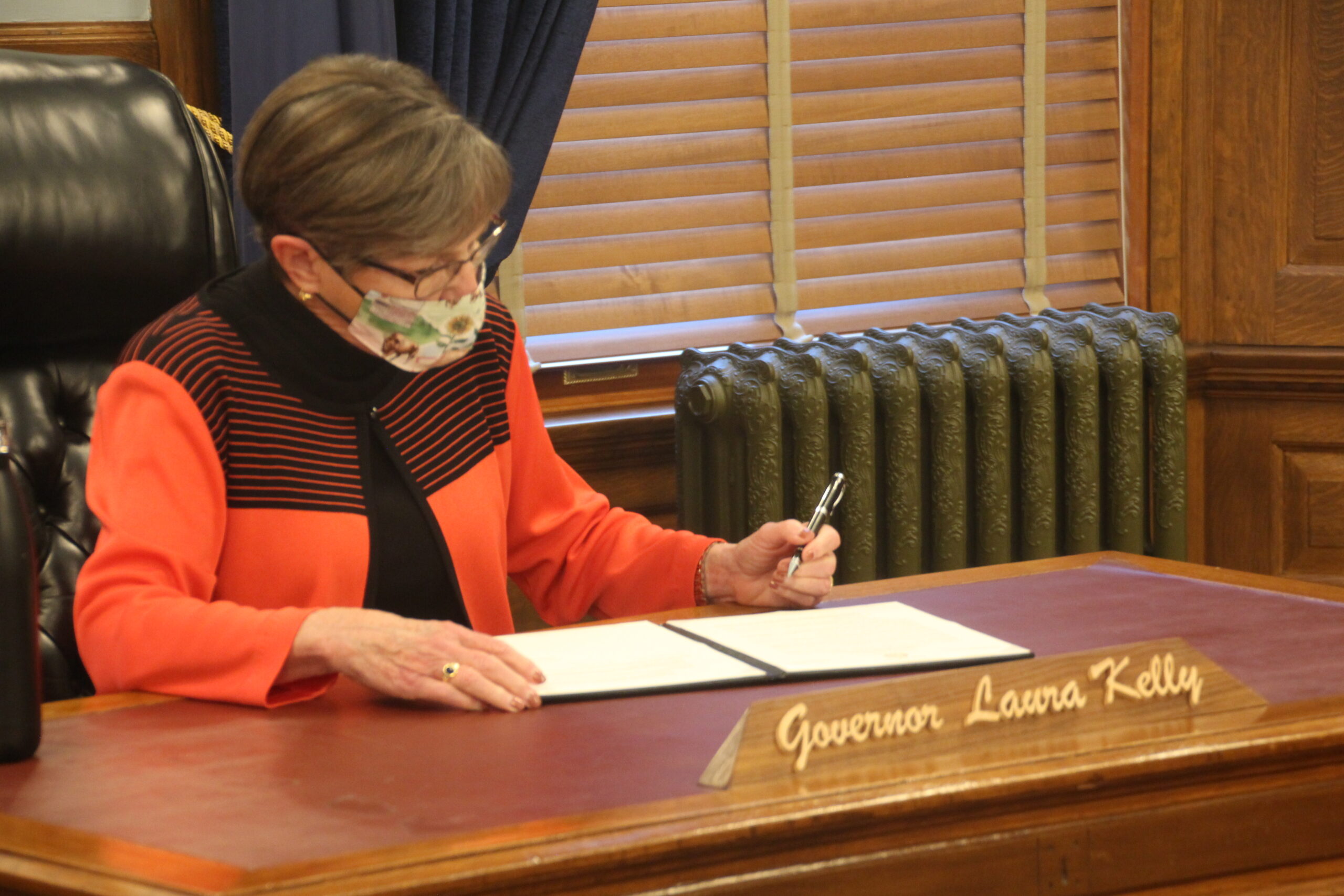 Governor Laura Kelly Signs Bipartisan Legislation to Aid Kansas’s Economic Recovery